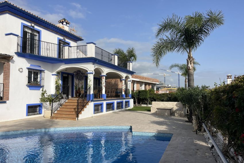 R4921201-Villa-For-Sale-Estepona-Detached-6-Beds-267-Built-3