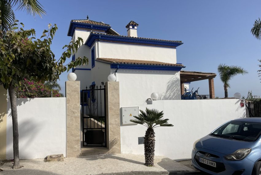 R4921201-Villa-For-Sale-Estepona-Detached-6-Beds-267-Built