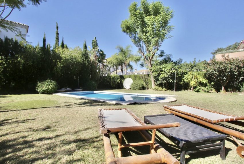 R4922950-Villa-For-Sale-Nueva-Andalucia-Detached-4-Beds-470-Built-2