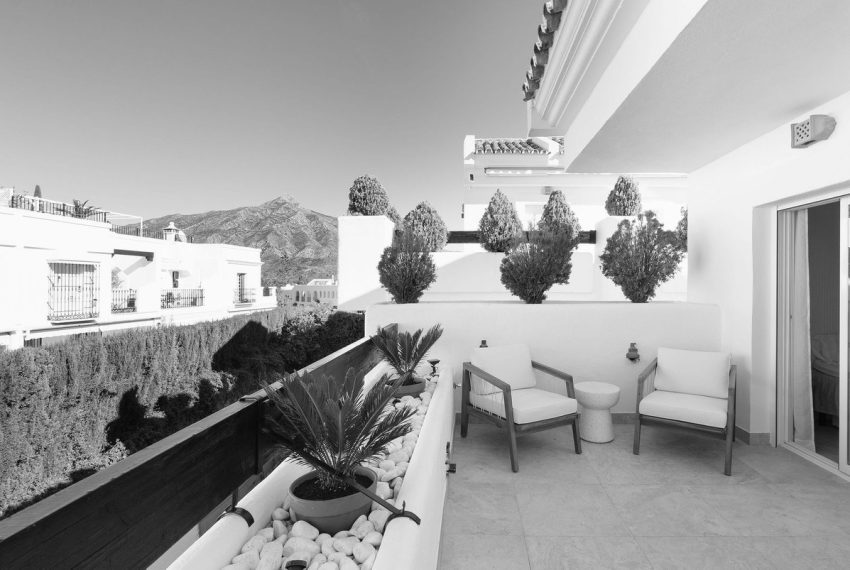 R4927246-Apartment-For-Sale-Nueva-Andalucia-Penthouse-2-Beds-66-Built