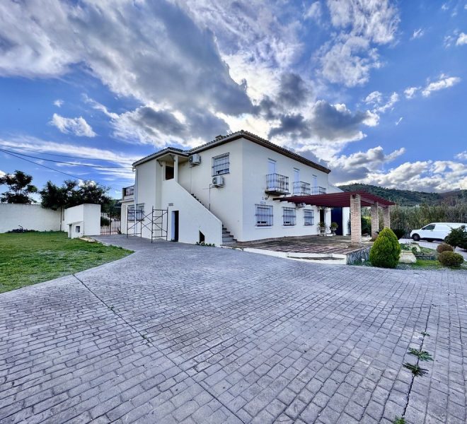 R4941235-Image 1-Finca - 5 Beds - 315 Built