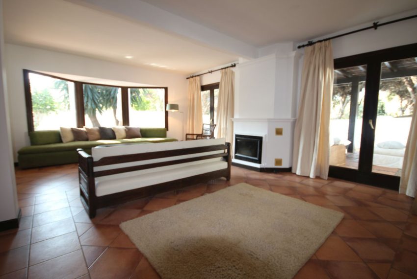 R2545199-Villa-For-Sale-Elviria-Detached-3-Beds-154-Built-2