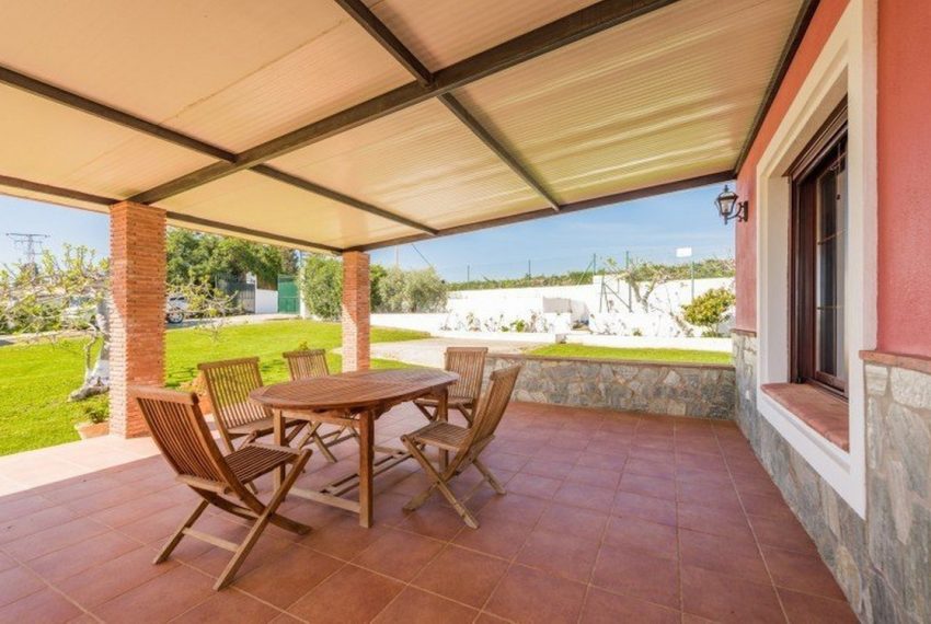 R3302554-Villa-For-Sale-Estepona-Detached-3-Beds-265-Built-1