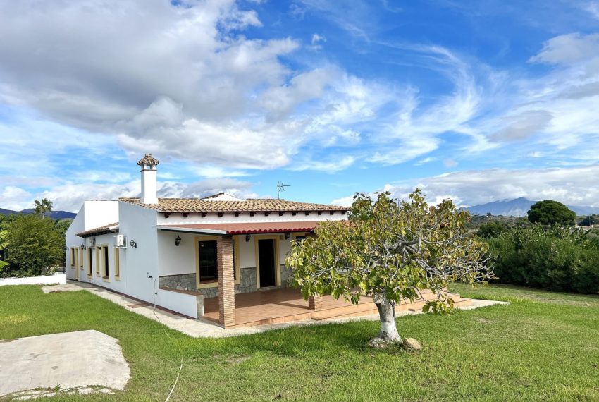 R3302554-Villa-For-Sale-Estepona-Detached-3-Beds-265-Built-15