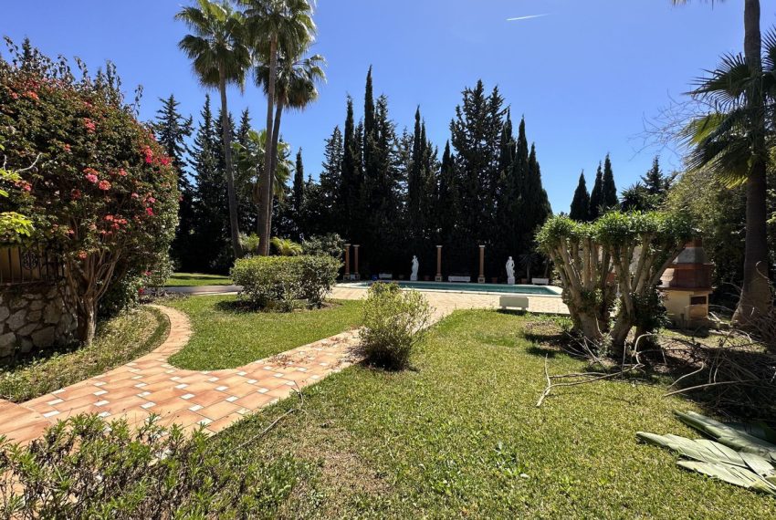 R4292974-Villa-For-Sale-Marbella-Detached-6-Beds-327-Built-12