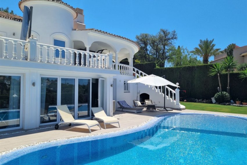 R4307608-Villa-For-Sale-Elviria-Detached-5-Beds-433-Built-2