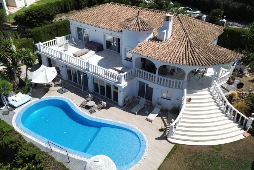 R4307608-Villa-For-Sale-Elviria-Detached-5-Beds-433-Built