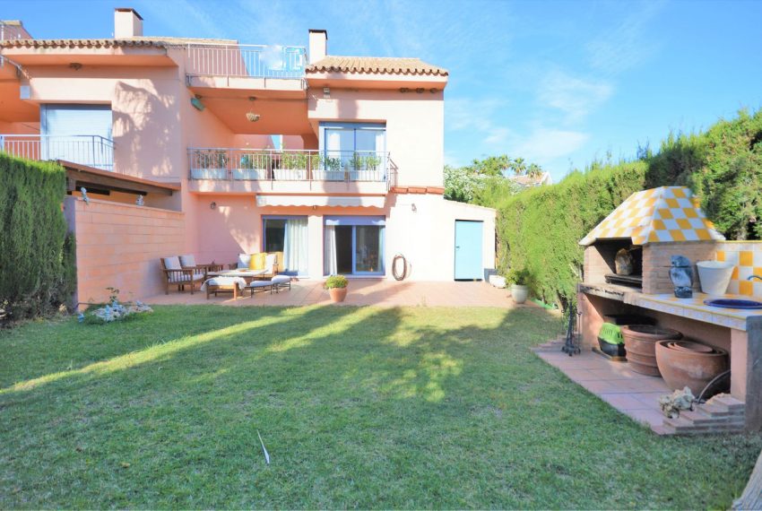 R4317106-Villa-For-Sale-Nueva-Andalucia-Semi-Detached-5-Beds-171-Built-3