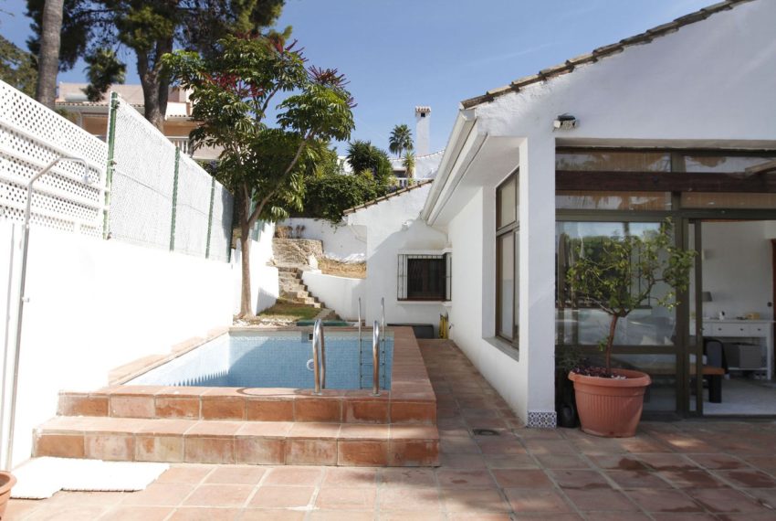 R4445671-Villa-For-Sale-Estepona-Detached-6-Beds-318-Built-1