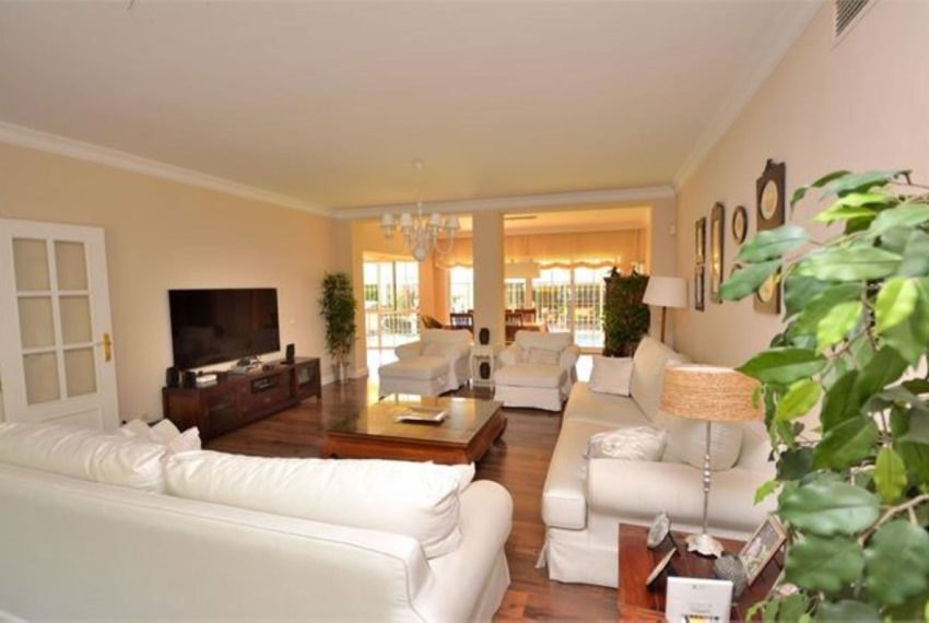 R4446826-Villa-For-Sale-Mijas-Golf-Detached-4-Beds-424-Built-3