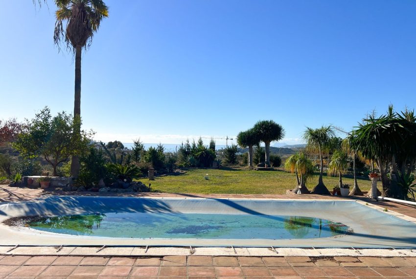 R4597402-Villa-For-Sale-Estepona-Detached-4-Beds-165-Built-1