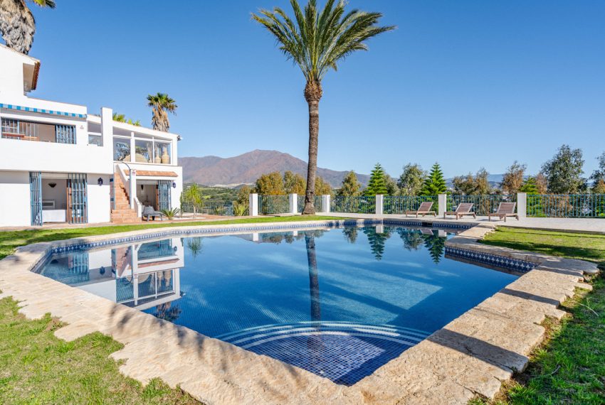 R4659814-Villa-For-Sale-Estepona-Detached-5-Beds-400-Built-4