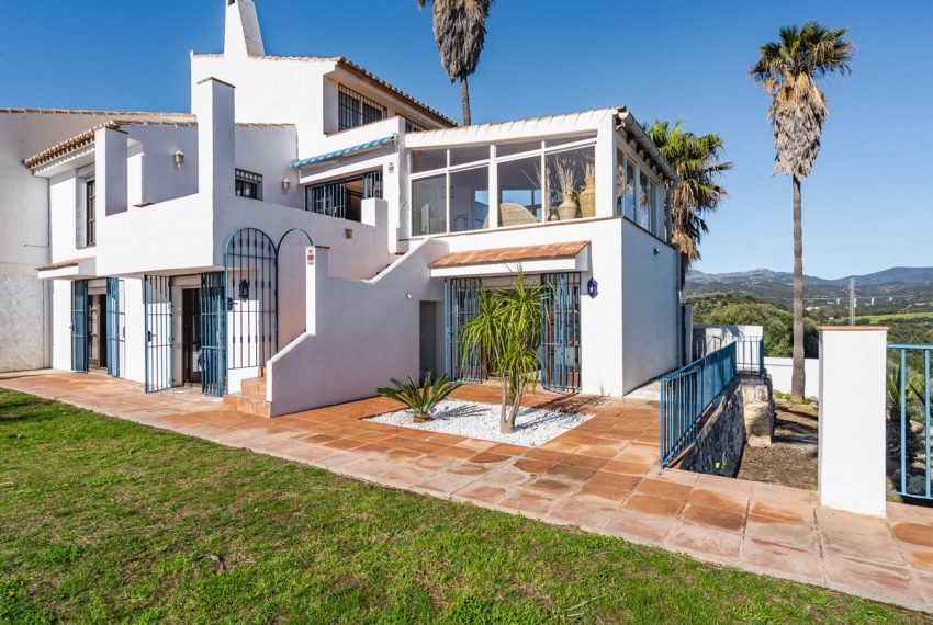 R4659814-Villa-For-Sale-Estepona-Detached-5-Beds-400-Built-5