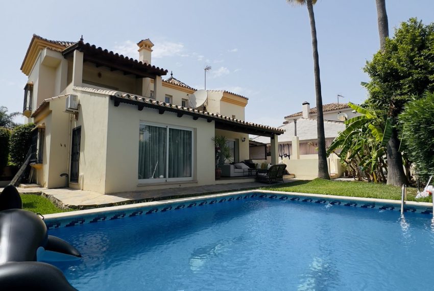 R4787482-Villa-For-Sale-Nueva-Andalucia-Detached-5-Beds-360-Built-1