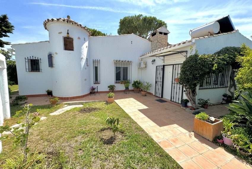 R4835191-Villa-For-Sale-Calahonda-Detached-4-Beds-197-Built-3