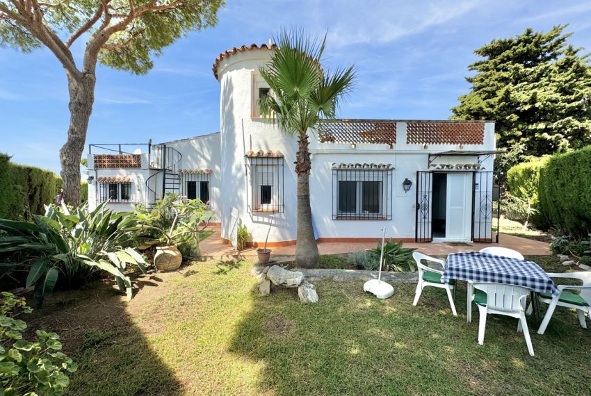 R4835191-Villa-For-Sale-Calahonda-Detached-4-Beds-197-Built