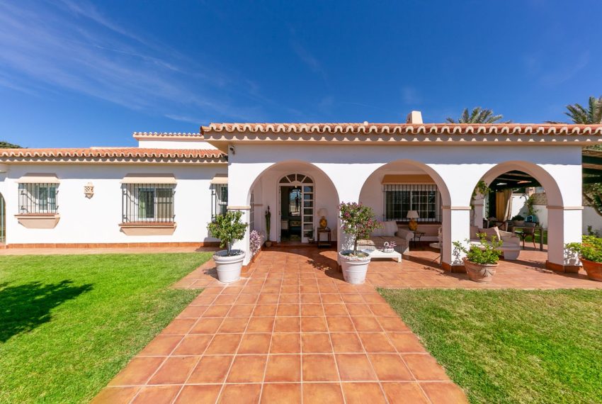 R4847128-Villa-For-Sale-Marbella-Detached-4-Beds-200-Built-1