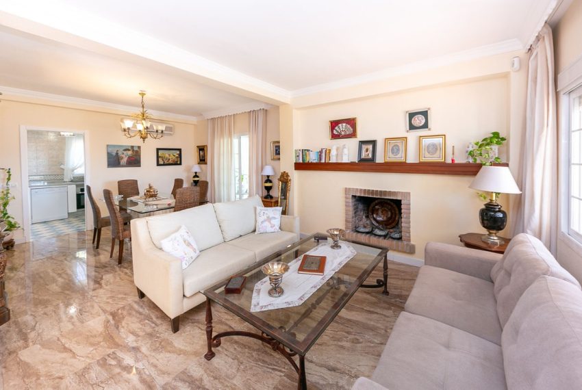 R4847128-Villa-For-Sale-Marbella-Detached-4-Beds-200-Built-3