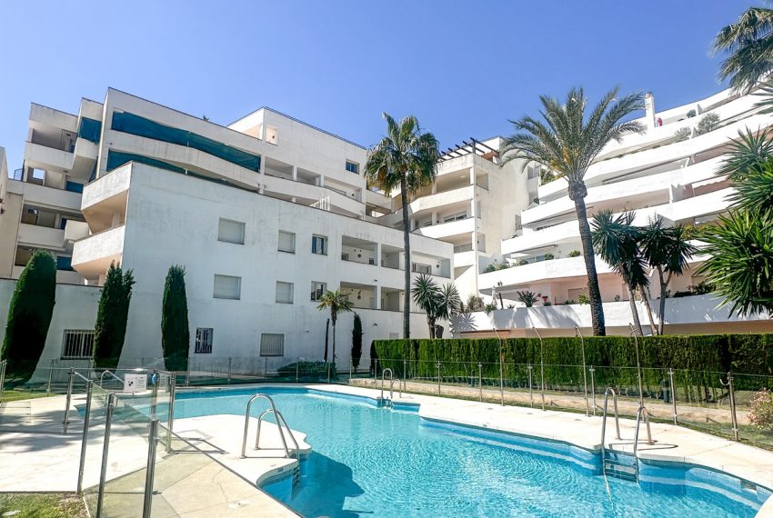 R4867117-Apartment-For-Sale-Nueva-Andalucia-Middle-Floor-2-Beds-99-Built