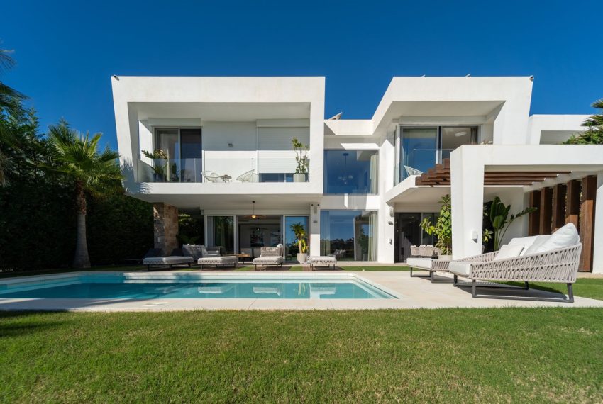 R4868431-Villa-For-Sale-Marbella-Detached-4-Beds-268-Built