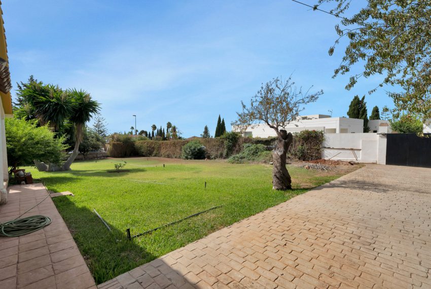 R4883155-Villa-For-Sale-Marbella-Detached-4-Beds-256-Built-1