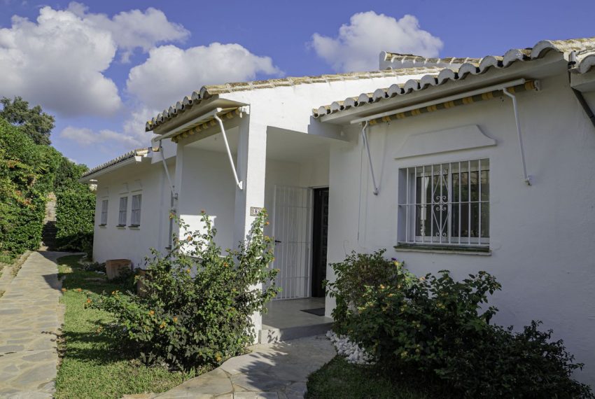 R4888315-Villa-For-Sale-Calahonda-Semi-Detached-4-Beds-151-Built