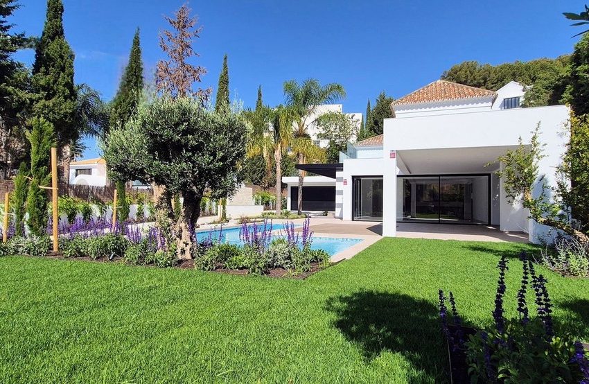 R4904890-Villa-For-Sale-El-Paraiso-Detached-5-Beds-235-Built-2