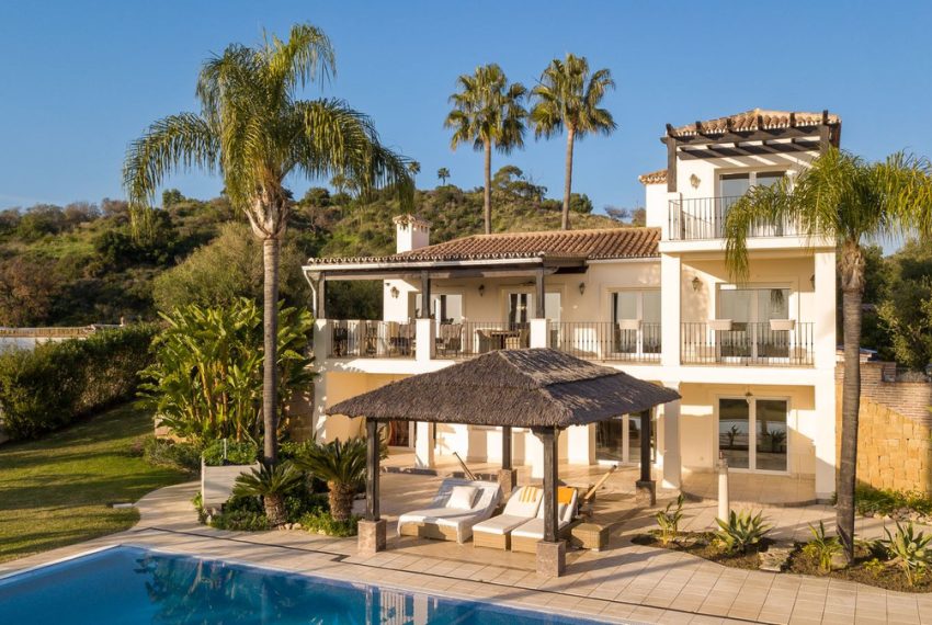 R4909513-Villa-For-Sale-Estepona-Finca-4-Beds-440-Built