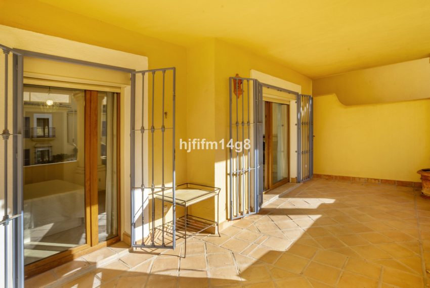 R4918381-Apartment-For-Sale-The-Golden-Mile-Ground-Floor-3-Beds-108-Built-19