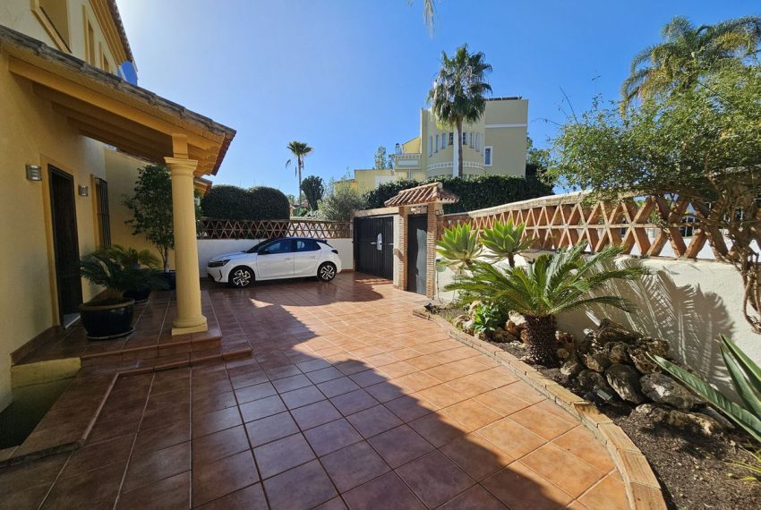 R4927927-Villa-For-Sale-Guadalmina-Alta-Semi-Detached-4-Beds-200-Built-5