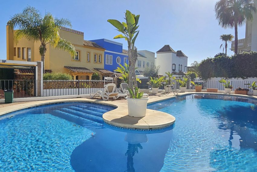 R4927927-Villa-For-Sale-Guadalmina-Alta-Semi-Detached-4-Beds-200-Built