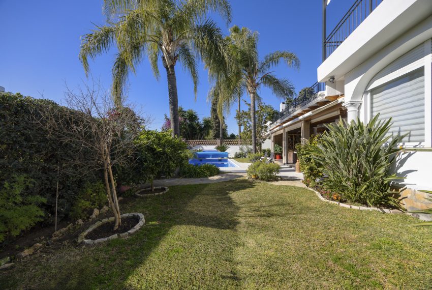 R4934758-Villa-For-Sale-Guadalmina-Alta-Detached-4-Beds-264-Built-1