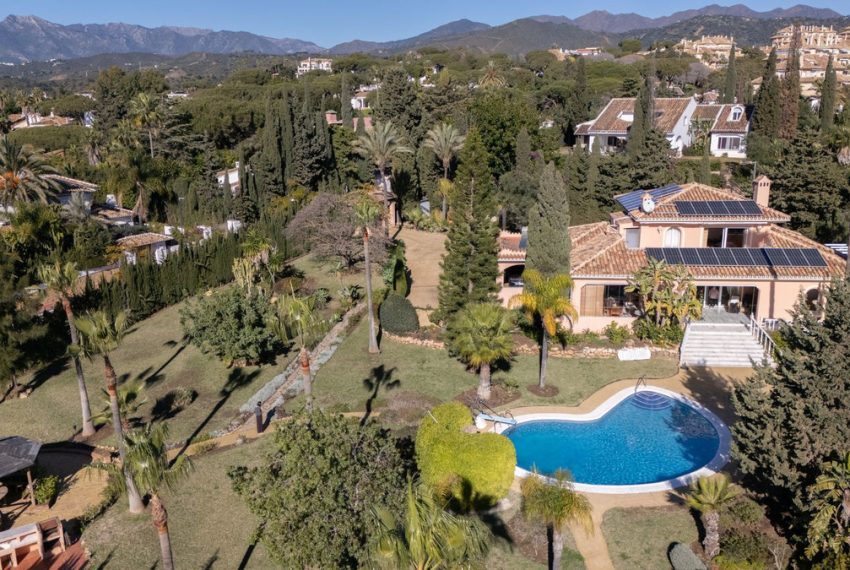 R4938145-Villa-For-Sale-Marbella-Detached-3-Beds-800-Built-1