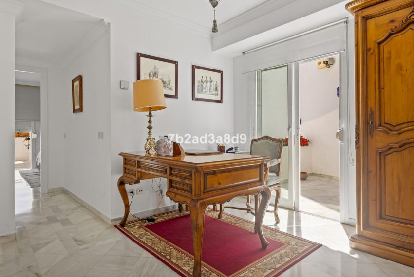 R4949308-Townhouse-For-Sale-Nueva-Andalucia-Terraced-4-Beds-255-Built-17