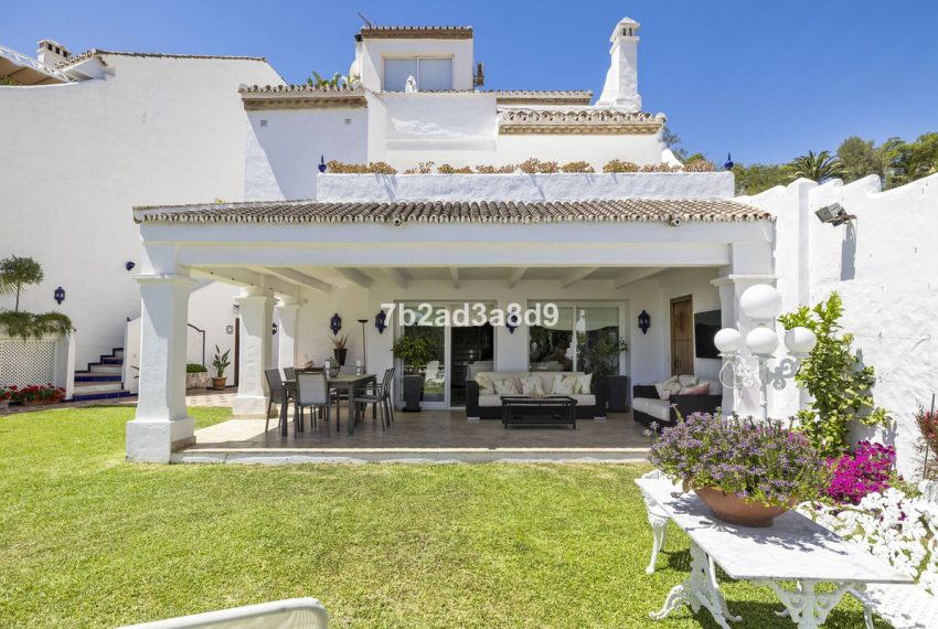 R4949308-Townhouse-For-Sale-Nueva-Andalucia-Terraced-4-Beds-255-Built