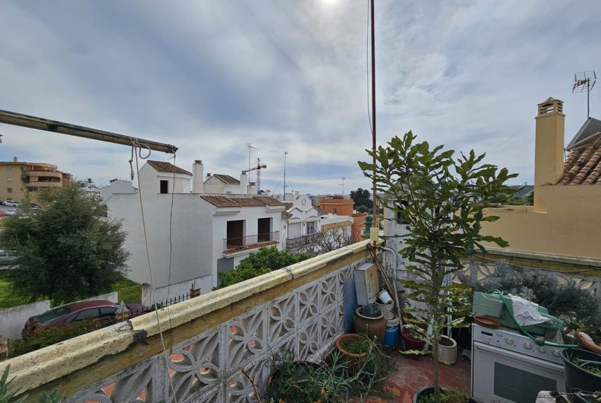 R4949641-Villa-For-Sale-Estepona-Semi-Detached-5-Beds-129-Built