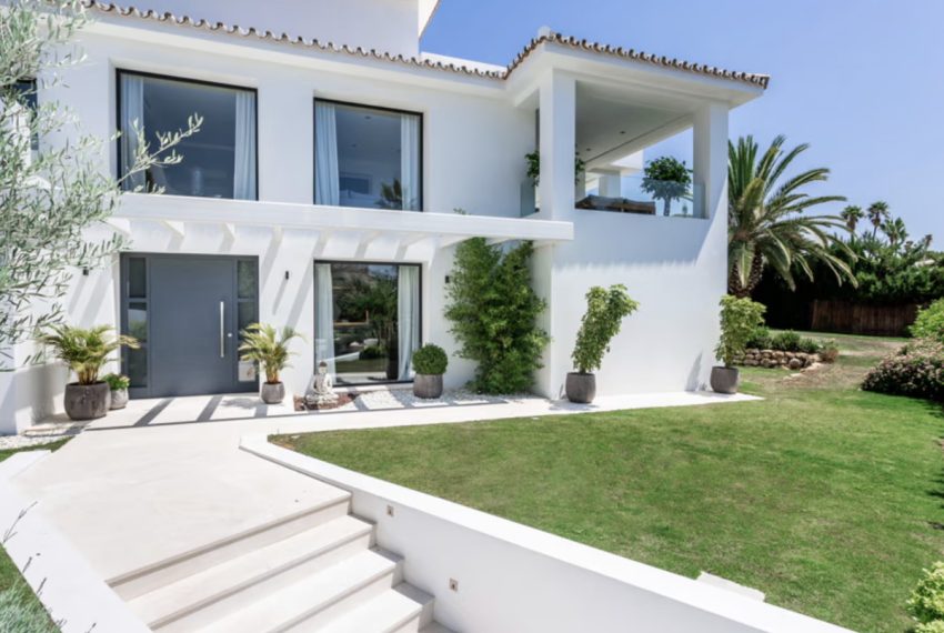 R4950325-Villa-For-Sale-Nueva-Andalucia-Detached-5-Beds-495-Built-1