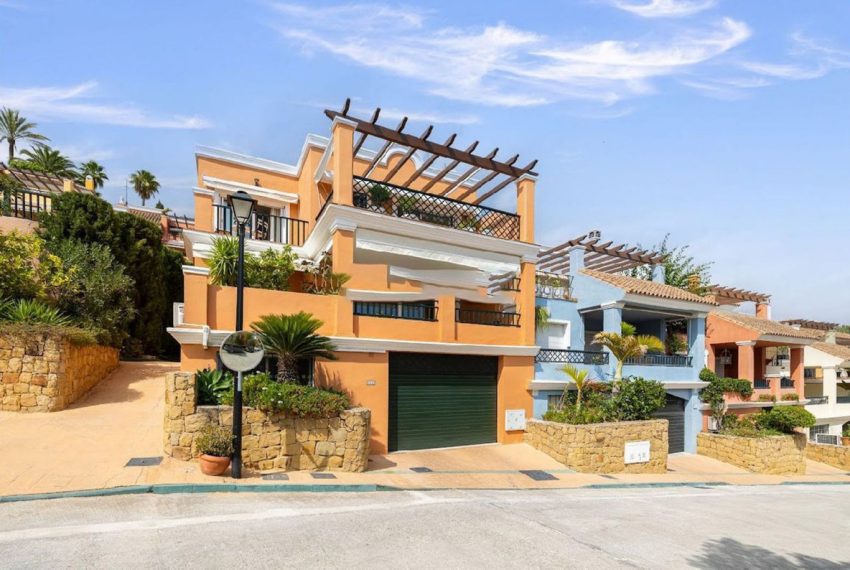 R4950817-Villa-For-Sale-Nueva-Andalucia-Semi-Detached-4-Beds-236-Built-19