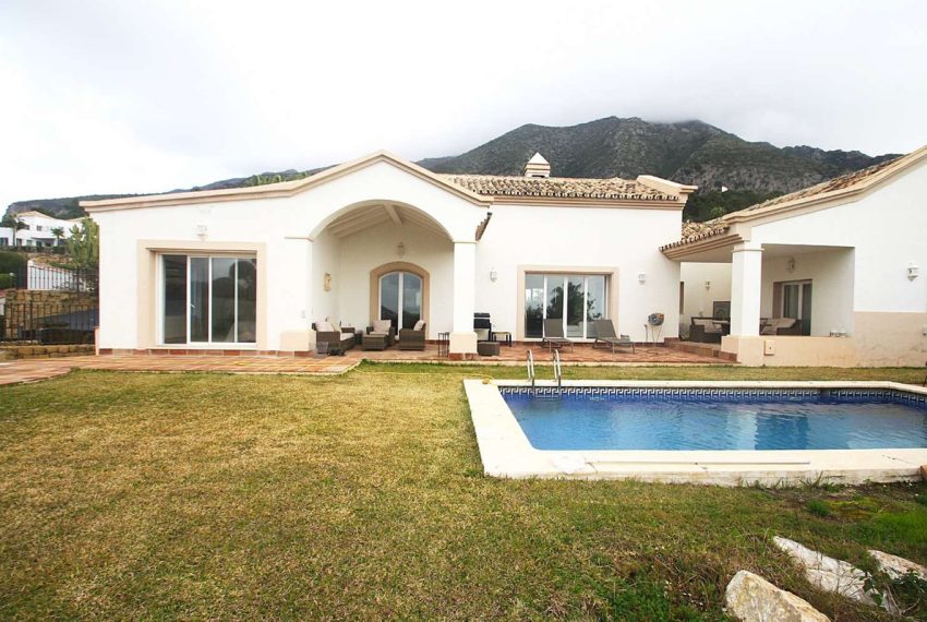 R4952461-Villa-For-Sale-Istan-Detached-4-Beds-223-Built-1