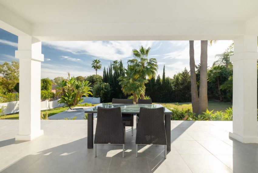 R4953442-Villa-For-Sale-Estepona-Detached-4-Beds-300-Built-2