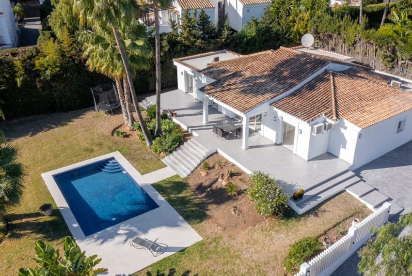 R4953442-Villa-For-Sale-Estepona-Detached-4-Beds-300-Built