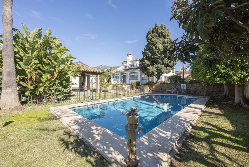 R4955287-Villa-For-Sale-Marbella-Detached-5-Beds-247-Built-8