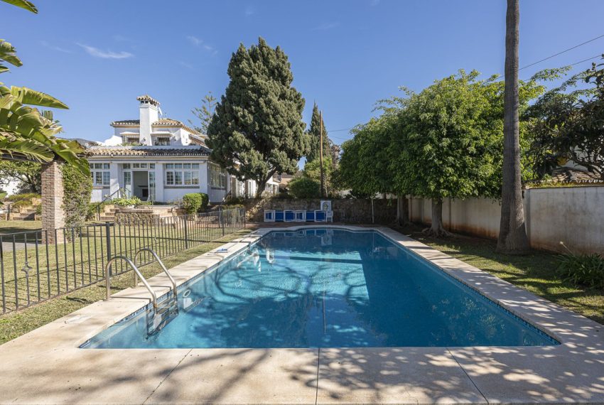 R4955287-Villa-For-Sale-Marbella-Detached-5-Beds-247-Built