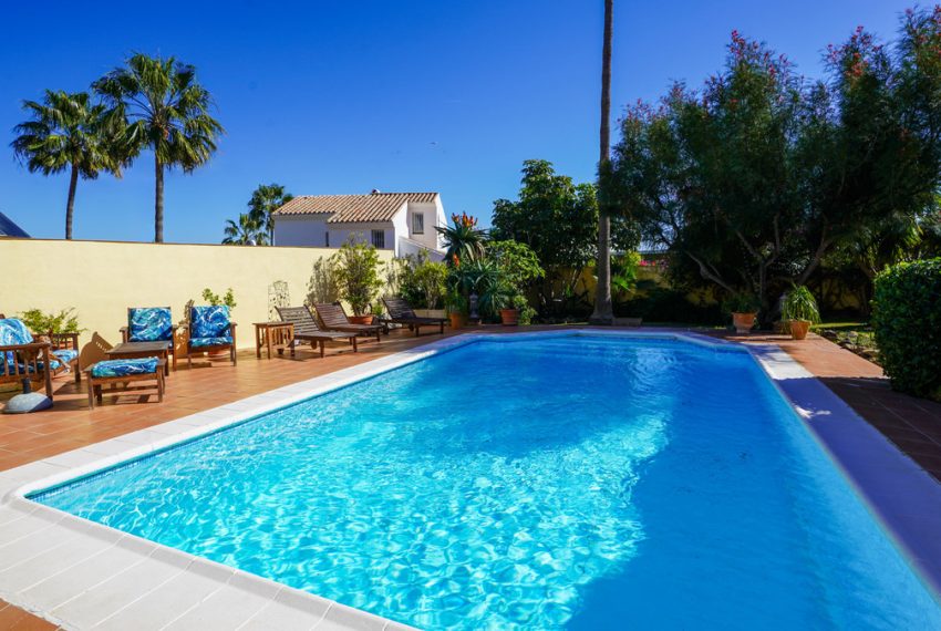 R4955851-Villa-For-Sale-Estepona-Detached-3-Beds-135-Built