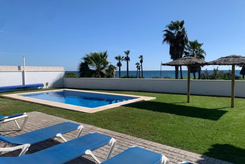 R4956505-Villa-For-Sale-Estepona-Detached-3-Beds-207-Built