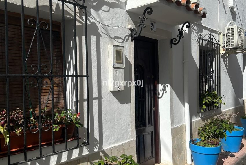 R4958077-Villa-For-Sale-Marbella-Detached-3-Beds-145-Built