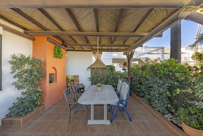 R4961479-Villa-For-Sale-Estepona-Semi-Detached-3-Beds-191-Built-1