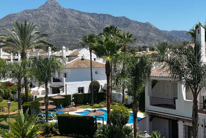 R4779859-Townhouse-For-Sale-Nueva-Andalucia-Terraced-4-Beds-146-Built