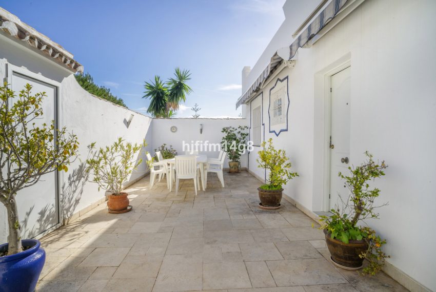 R4973353-Townhouse-For-Sale-Nueva-Andalucia-Terraced-3-Beds-194-Built-1